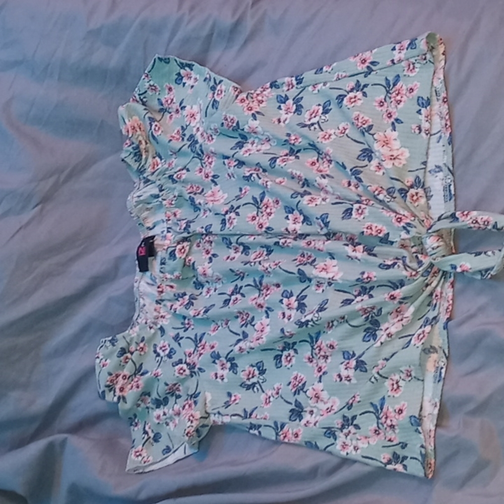 Iz buyer large girls floral shirt
